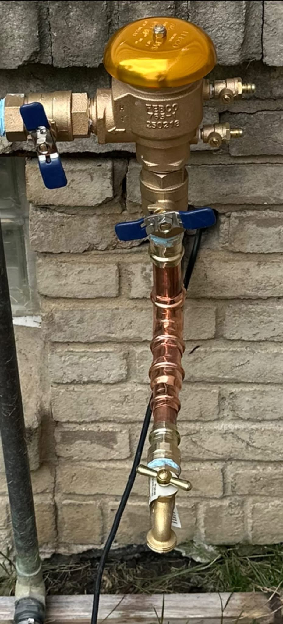 Backflow preventer and copper pipe installation